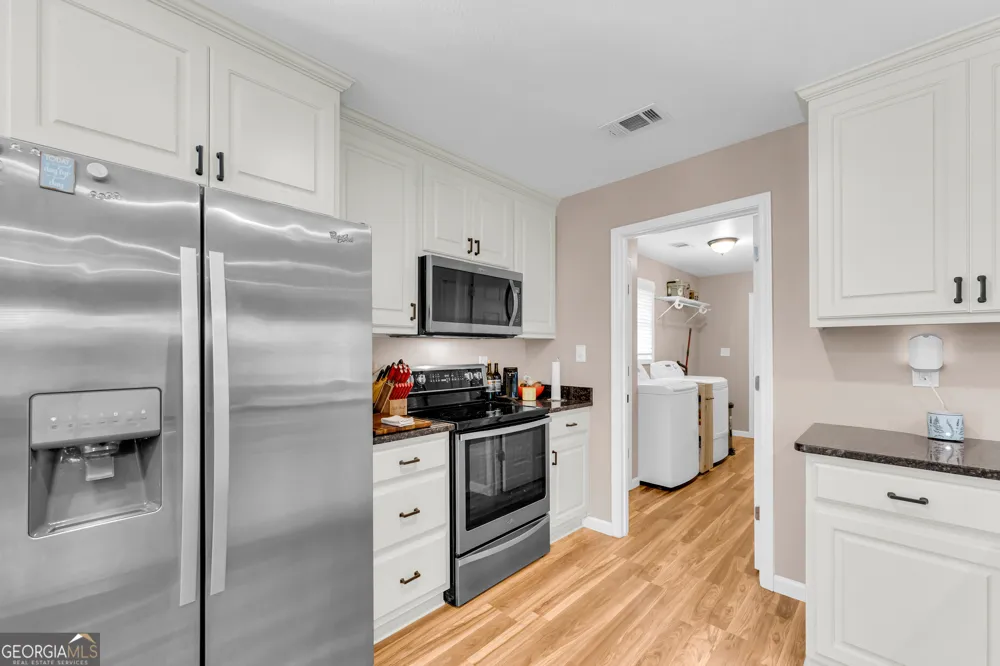 423 N Point CIR Hartwell, GA 30643