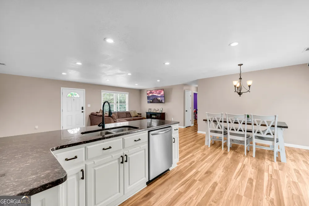 423 N Point CIR Hartwell, GA 30643