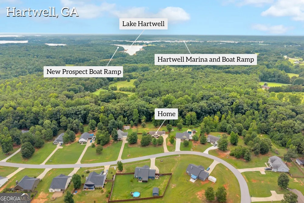 423 N Point CIR Hartwell, GA 30643