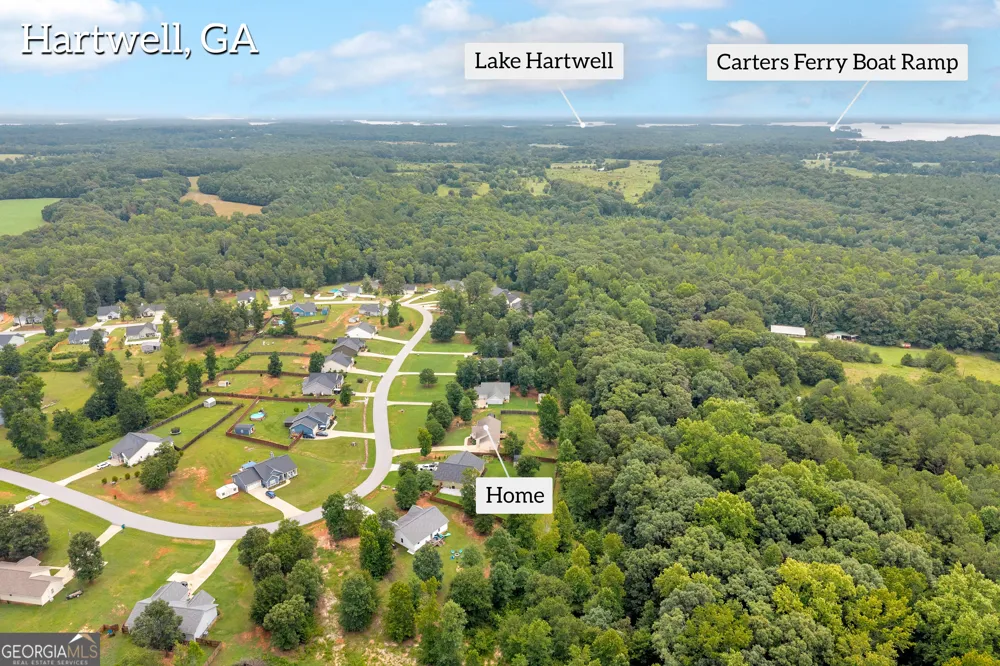 423 N Point CIR Hartwell, GA 30643