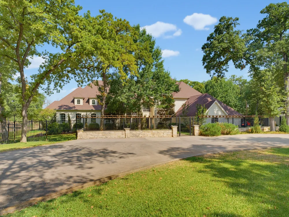 121 Comanche Moon Court Decatur, TX 76234