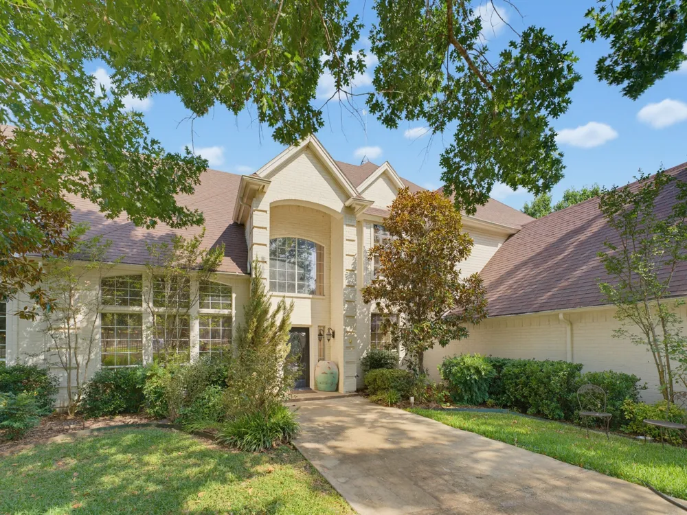 121 Comanche Moon Court Decatur, TX 76234