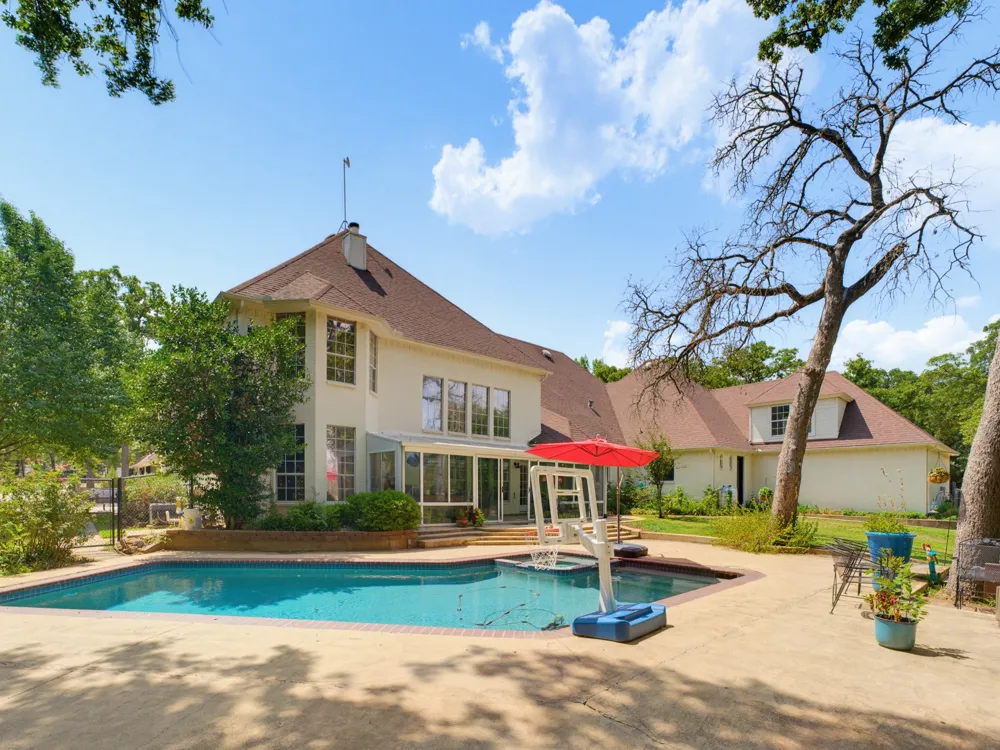 121 Comanche Moon Court Decatur, TX 76234