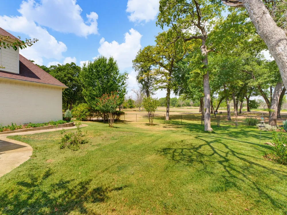121 Comanche Moon Court Decatur, TX 76234