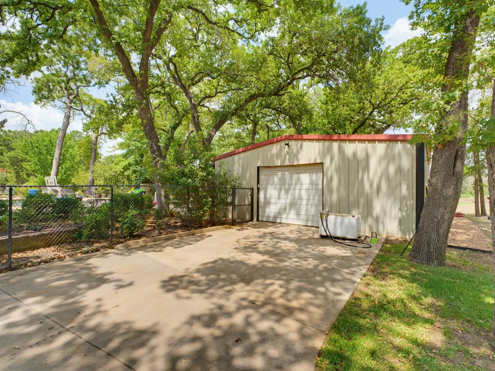 121 Comanche Moon Court Decatur, TX 76234