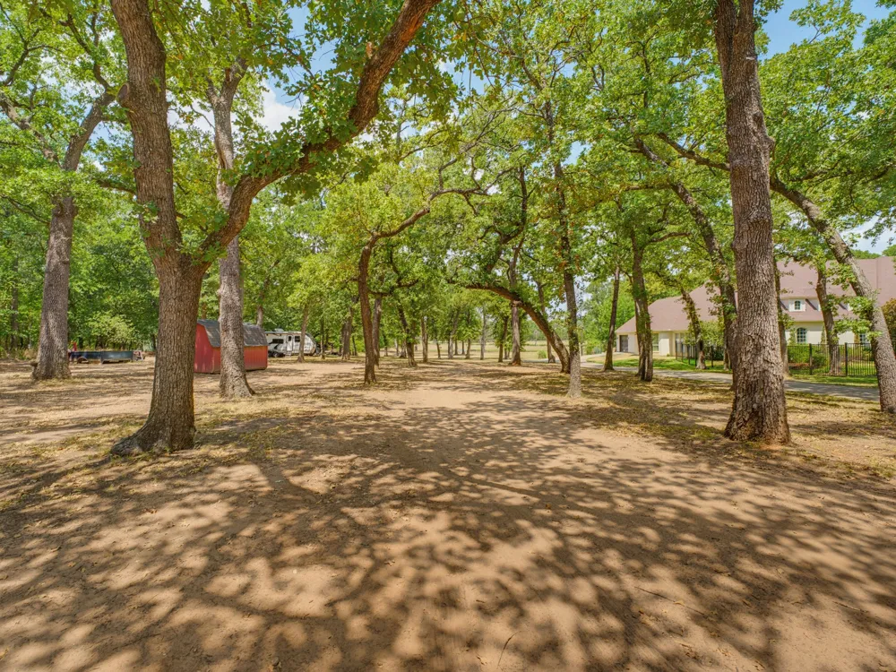 121 Comanche Moon Court Decatur, TX 76234
