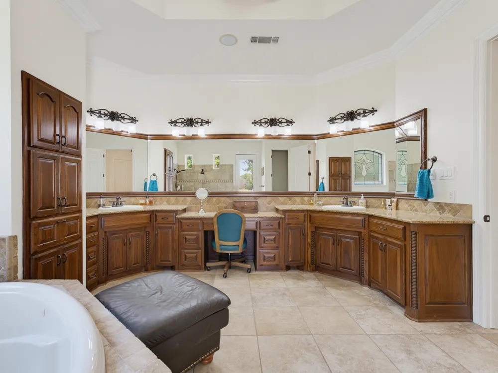 121 Comanche Moon Court Decatur, TX 76234