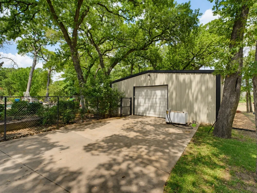 121 Comanche Moon Court Decatur, TX 76234