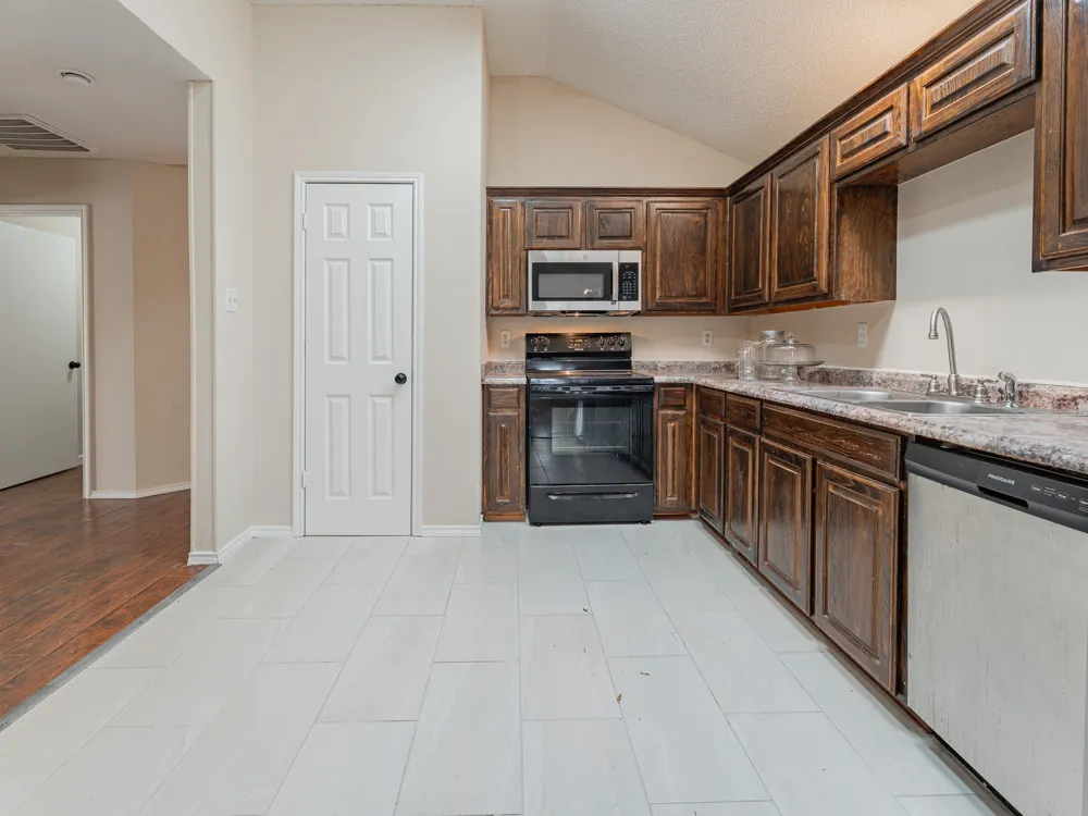 5807 Rock Meadow Trail Arlington, TX 76017