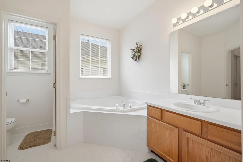 552 Falmouth Ct Galloway Township, NJ 08205