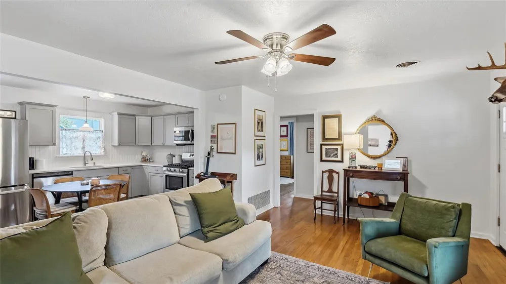 907 North Avenue Bryan, TX 77802