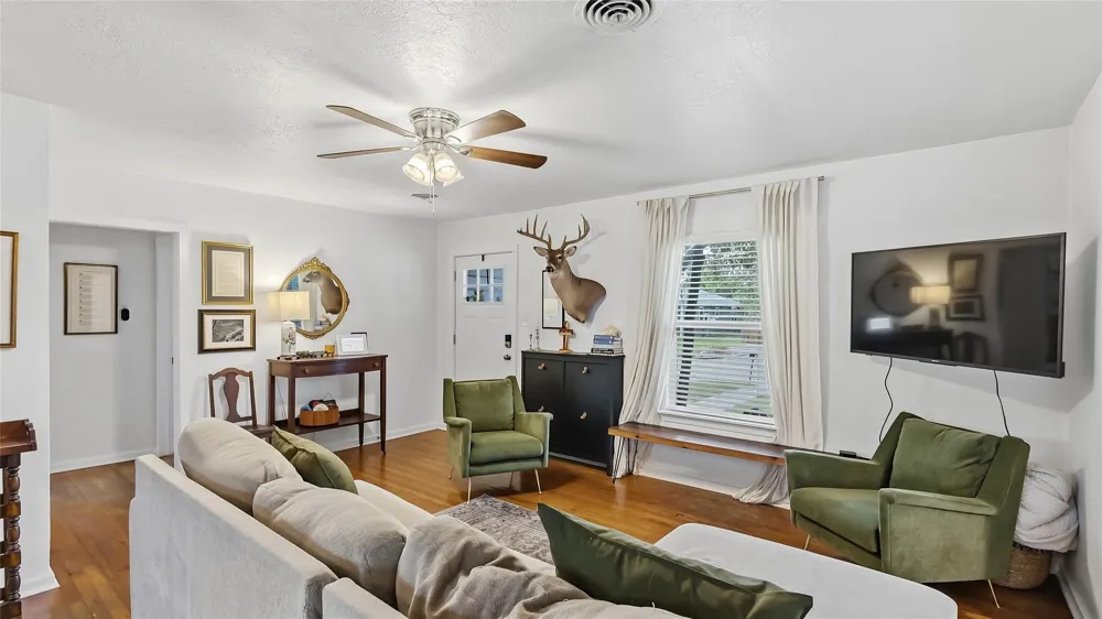 907 North Avenue Bryan, TX 77802