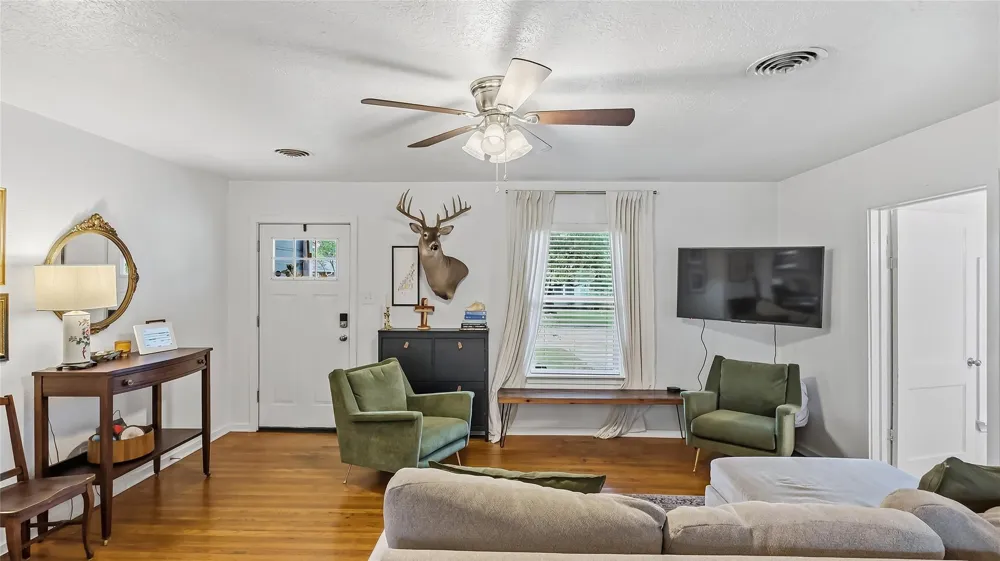 907 North Avenue Bryan, TX 77802