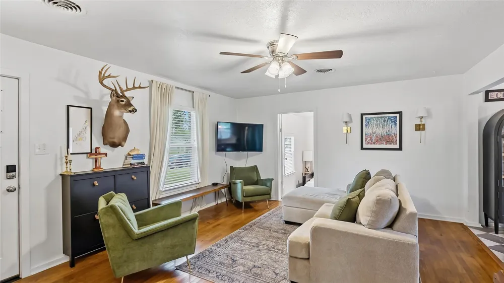 907 North Avenue Bryan, TX 77802