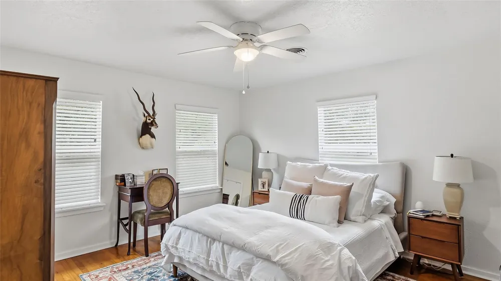 907 North Avenue Bryan, TX 77802