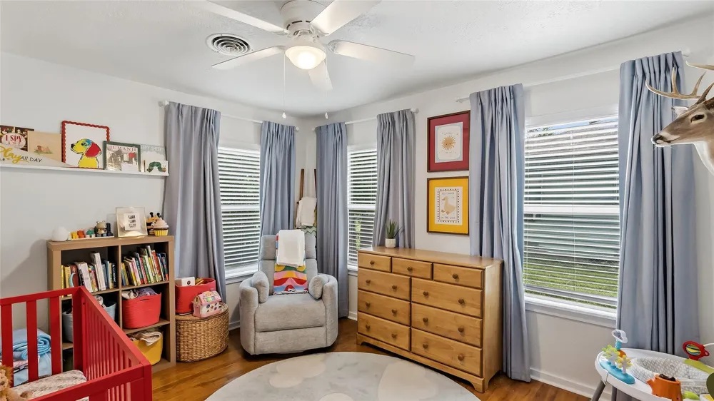 907 North Avenue Bryan, TX 77802