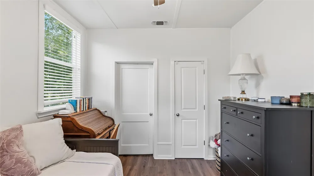 907 North Avenue Bryan, TX 77802