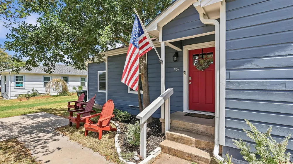 907 North Avenue Bryan, TX 77802