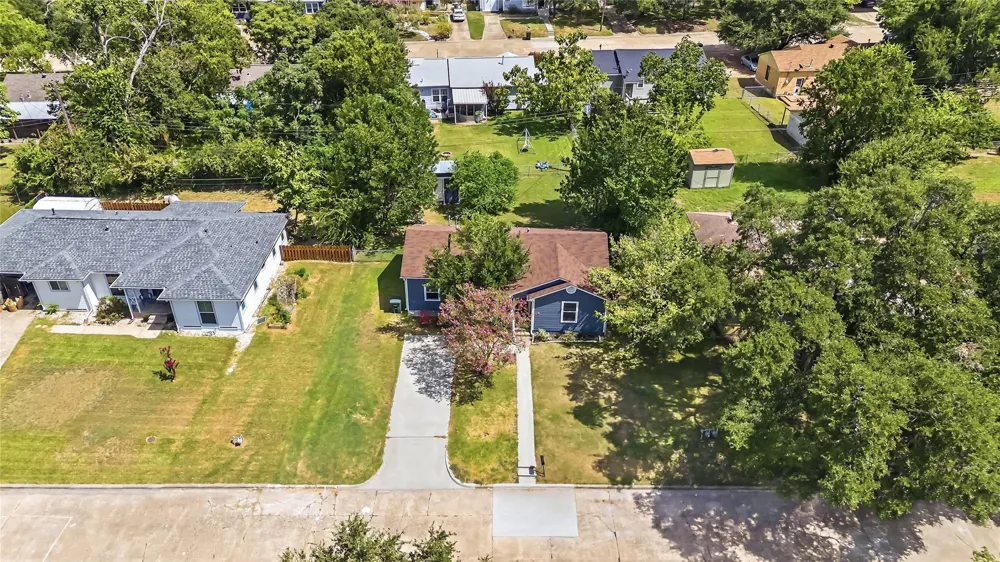 907 North Avenue Bryan, TX 77802