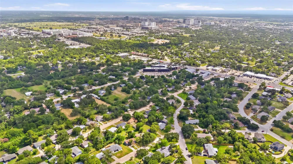907 North Avenue Bryan, TX 77802