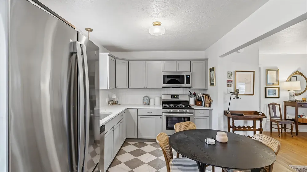 907 North Avenue Bryan, TX 77802