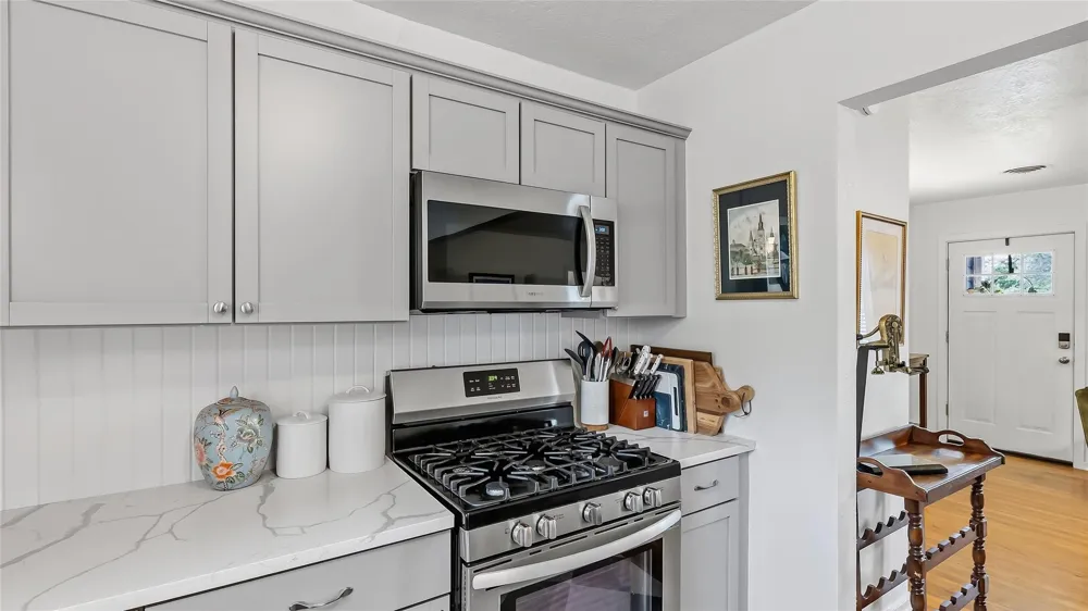 907 North Avenue Bryan, TX 77802