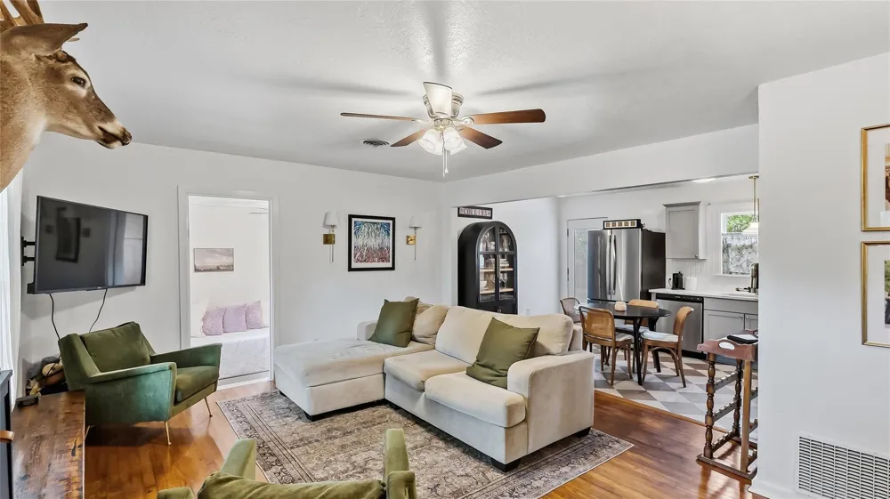 907 North Avenue Bryan, TX 77802