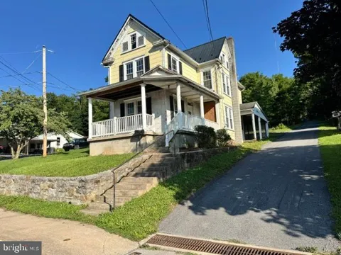 216 WALNUT ST