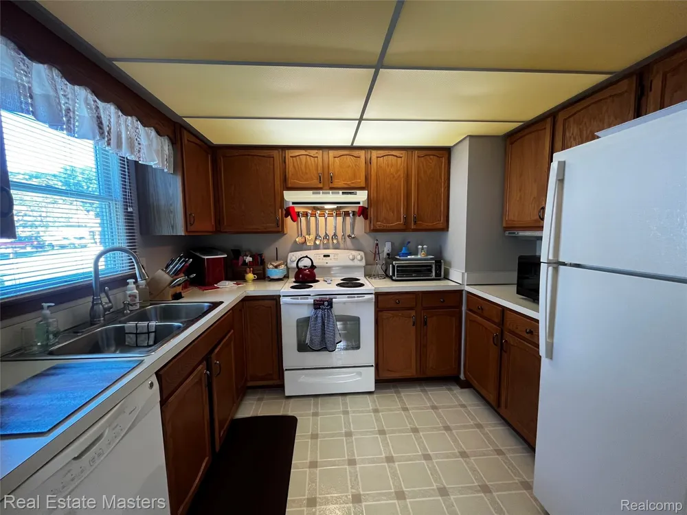 3549 HOLLAND PARK LANE #2 Port Huron City, MI 48060