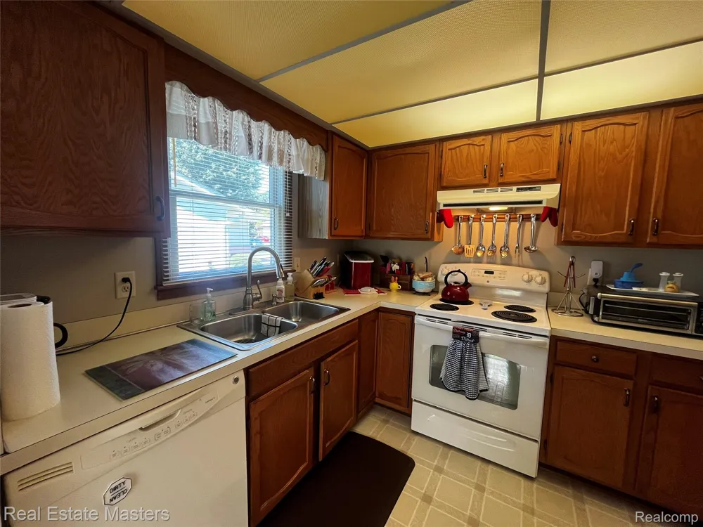 3549 HOLLAND PARK LANE #2 Port Huron City, MI 48060