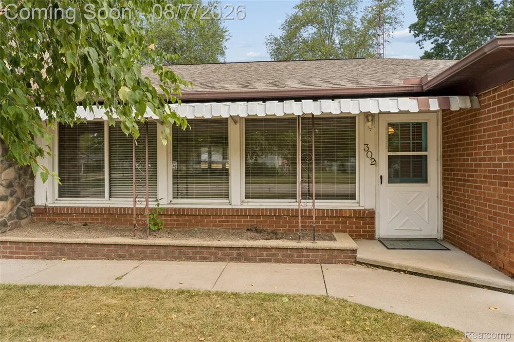 302 Airport Drive Holly Village, MI 48442