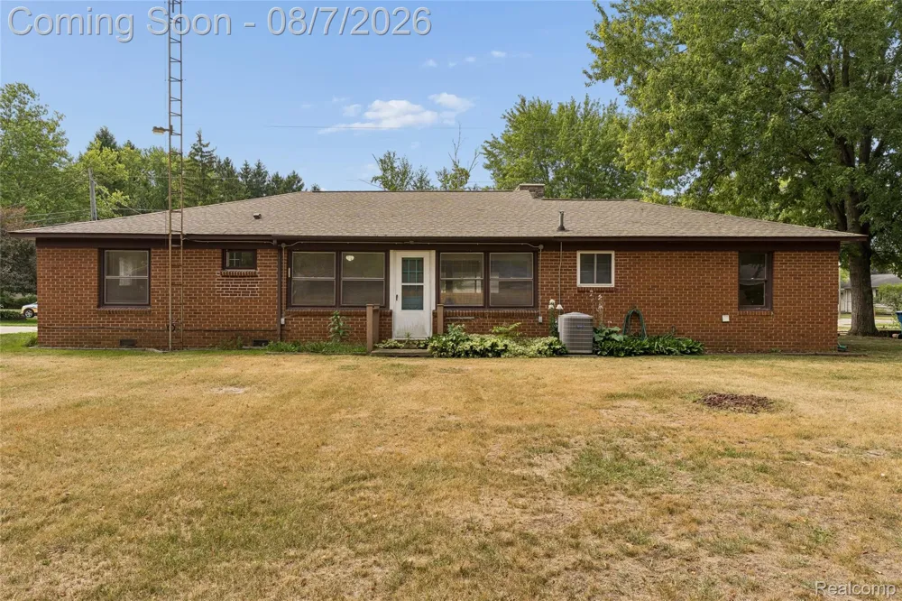 302 Airport Drive Holly Village, MI 48442