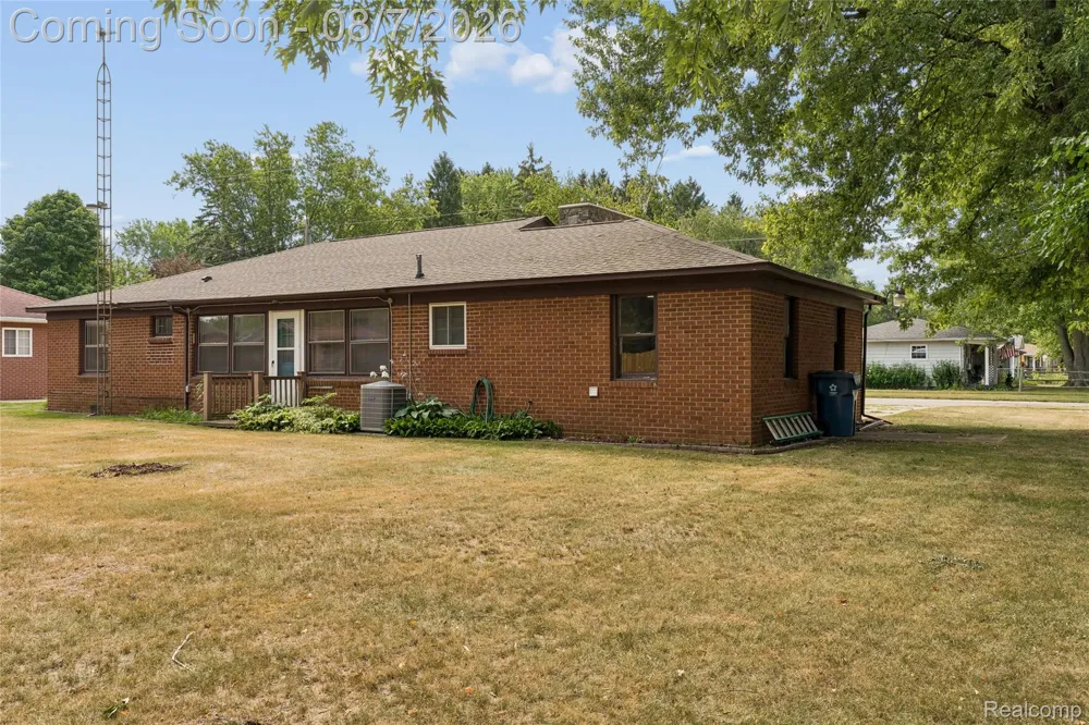 302 Airport Drive Holly Village, MI 48442