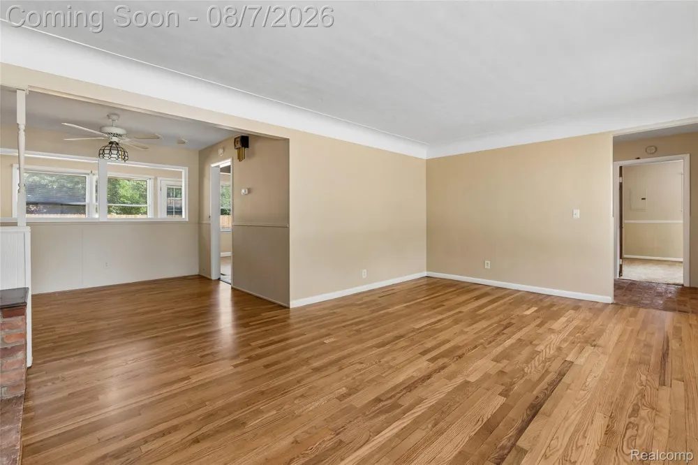 302 Airport Drive Holly Village, MI 48442