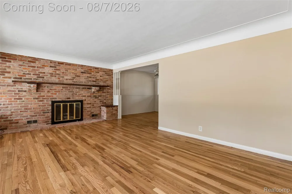 302 Airport Drive Holly Village, MI 48442
