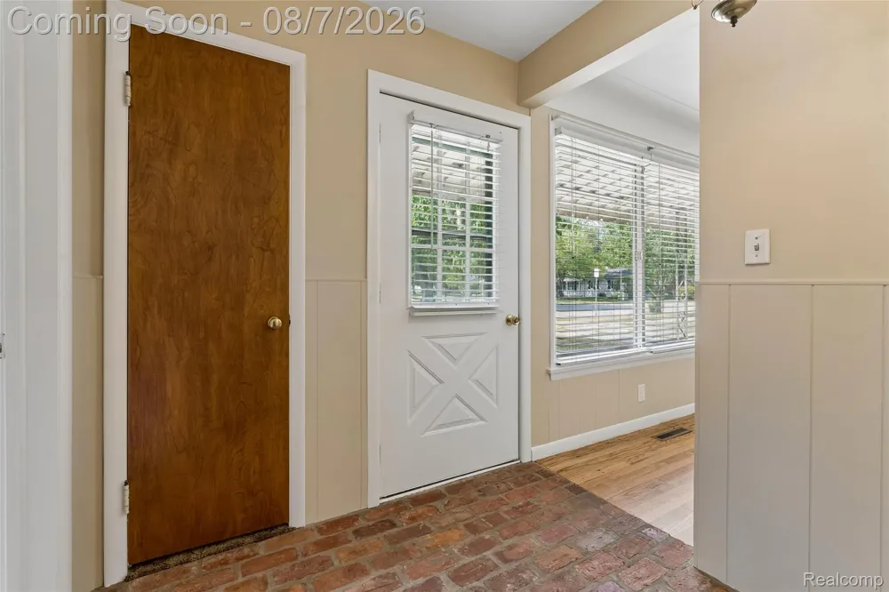 302 Airport Drive Holly Village, MI 48442