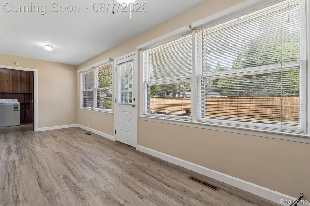 302 Airport Drive Holly Village, MI 48442