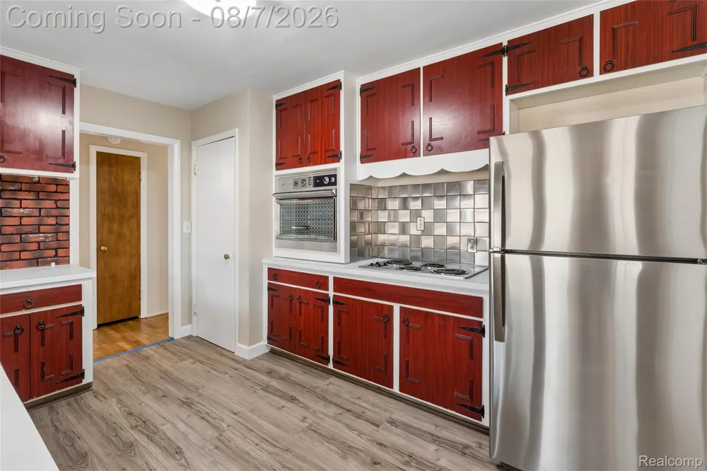 302 Airport Drive Holly Village, MI 48442