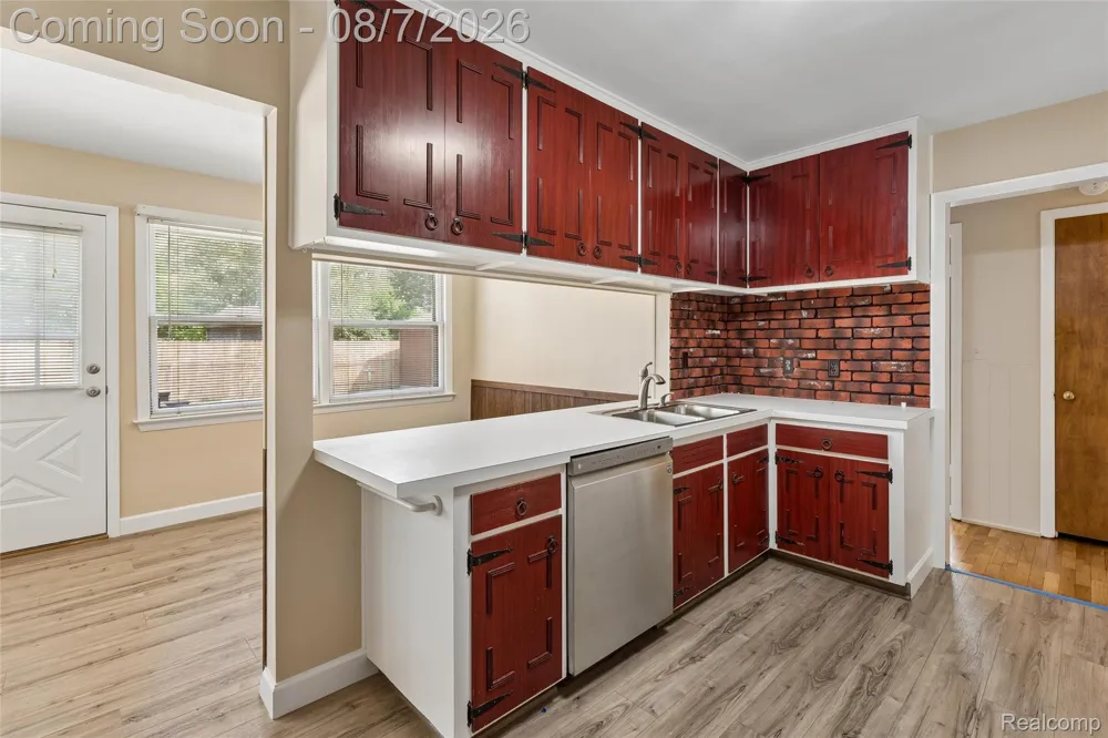 302 Airport Drive Holly Village, MI 48442