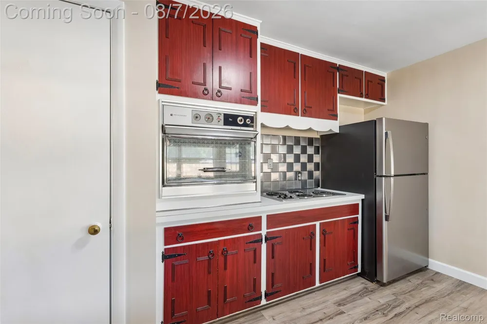 302 Airport Drive Holly Village, MI 48442