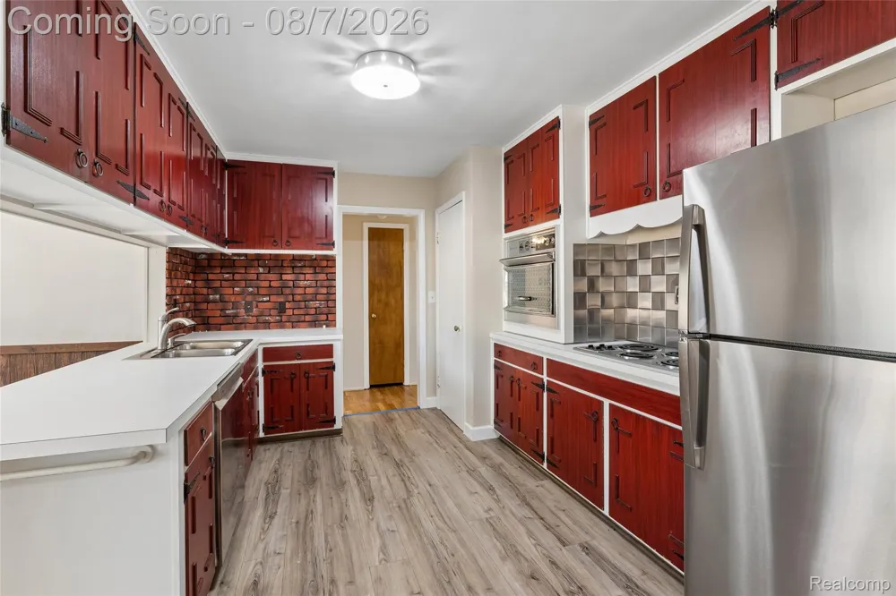 302 Airport Drive Holly Village, MI 48442