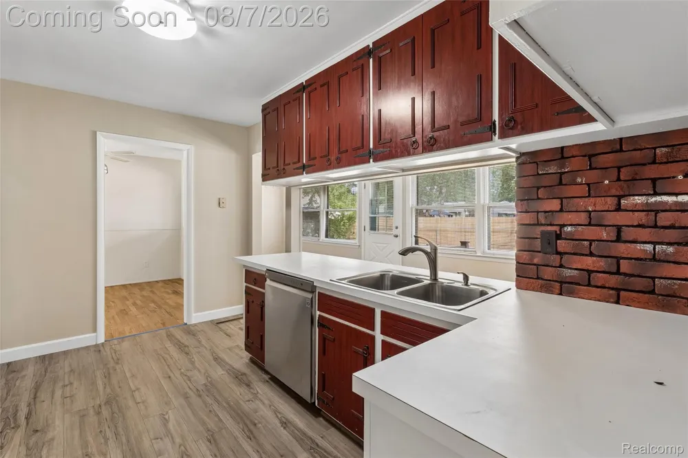 302 Airport Drive Holly Village, MI 48442