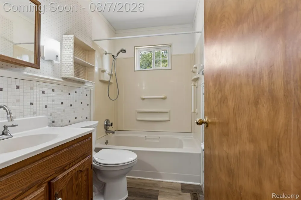 302 Airport Drive Holly Village, MI 48442