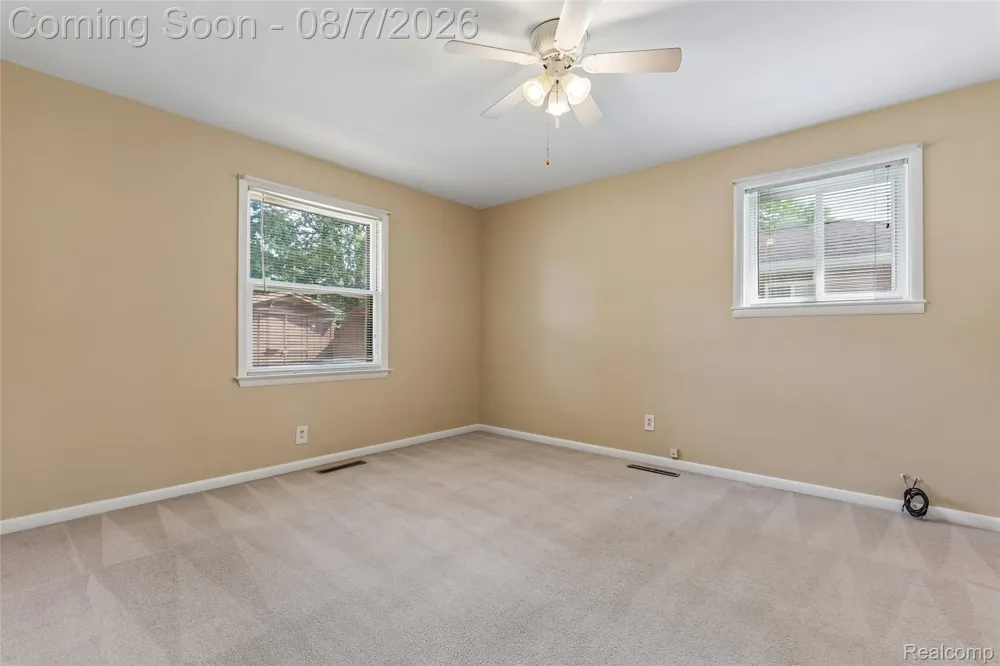 302 Airport Drive Holly Village, MI 48442