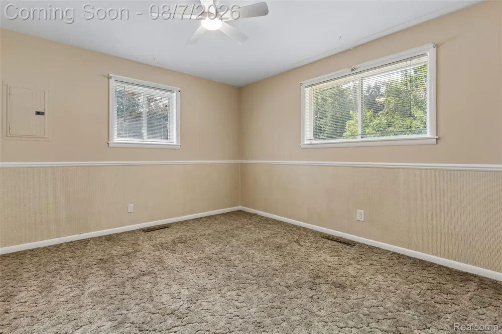 302 Airport Drive Holly Village, MI 48442