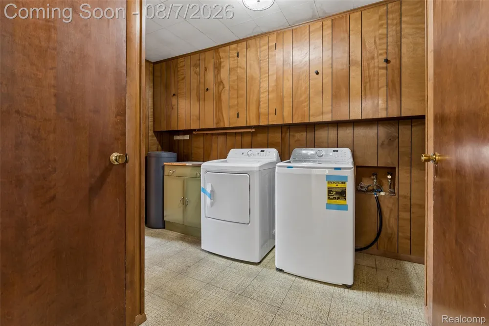302 Airport Drive Holly Village, MI 48442