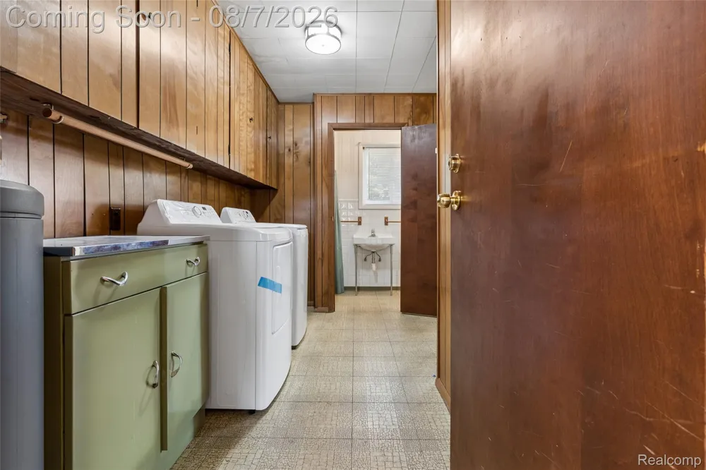 302 Airport Drive Holly Village, MI 48442