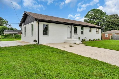 330 Lagoon Dr