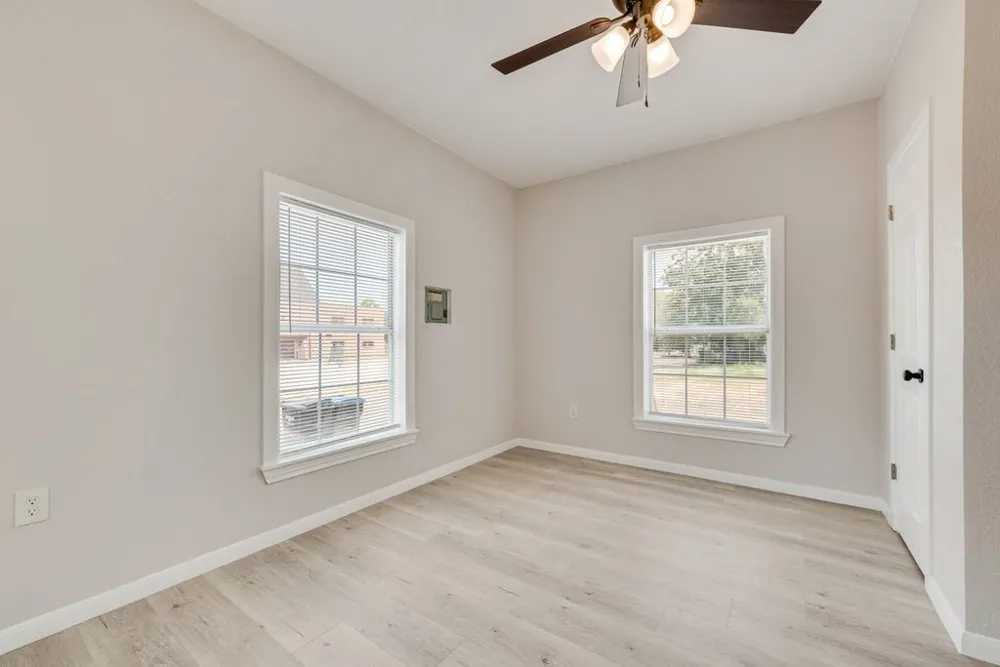 2203 Wesley Street Greenville, TX 75401