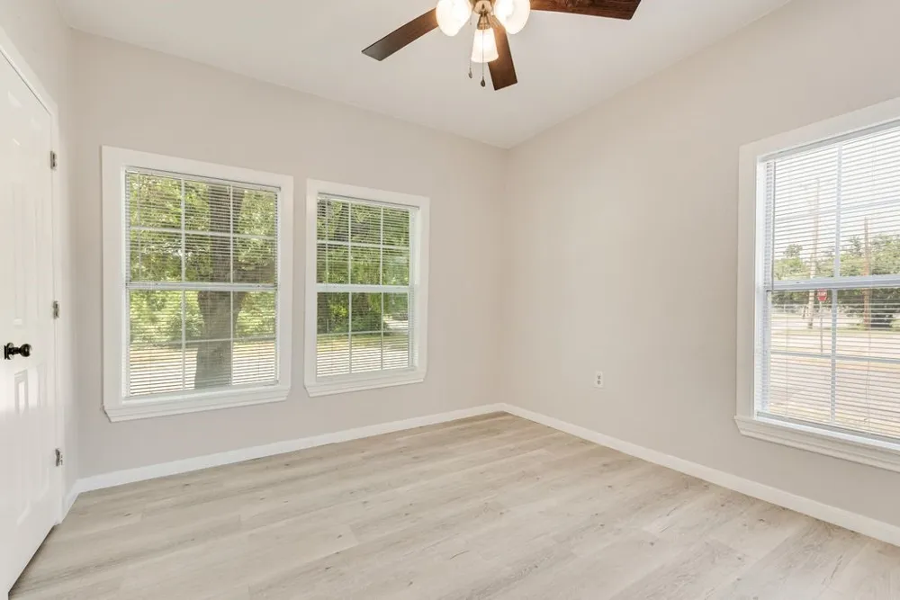 2203 Wesley Street Greenville, TX 75401